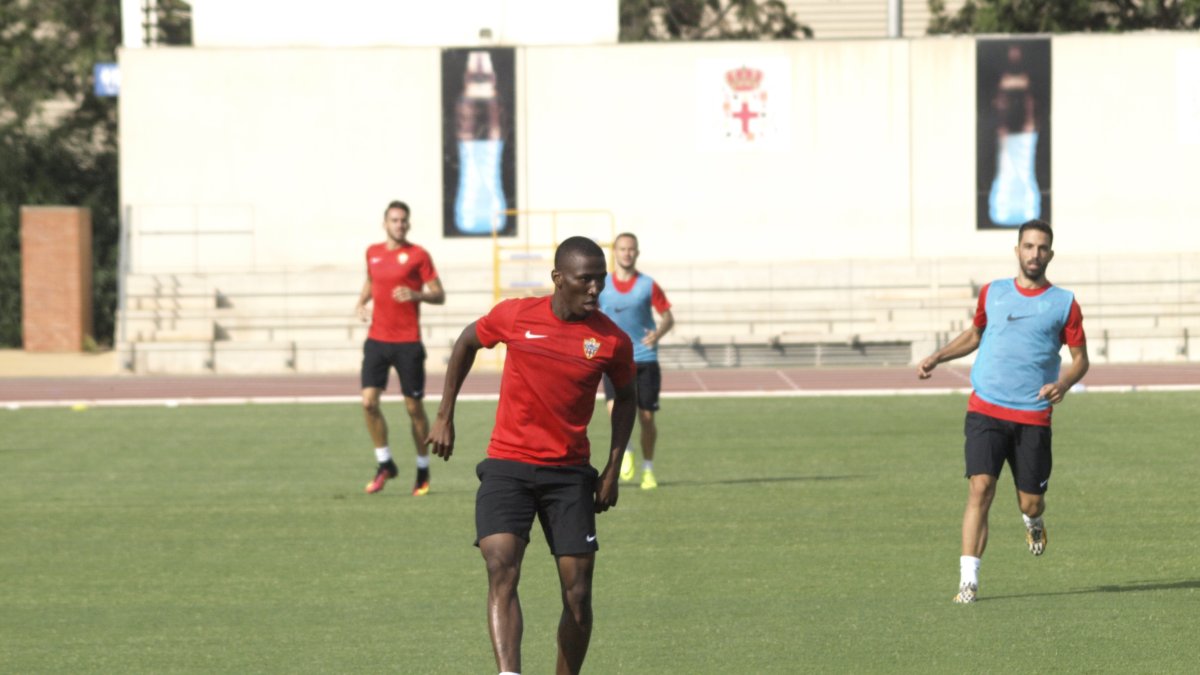 Jonathan Zongo es feliz en el Almería.