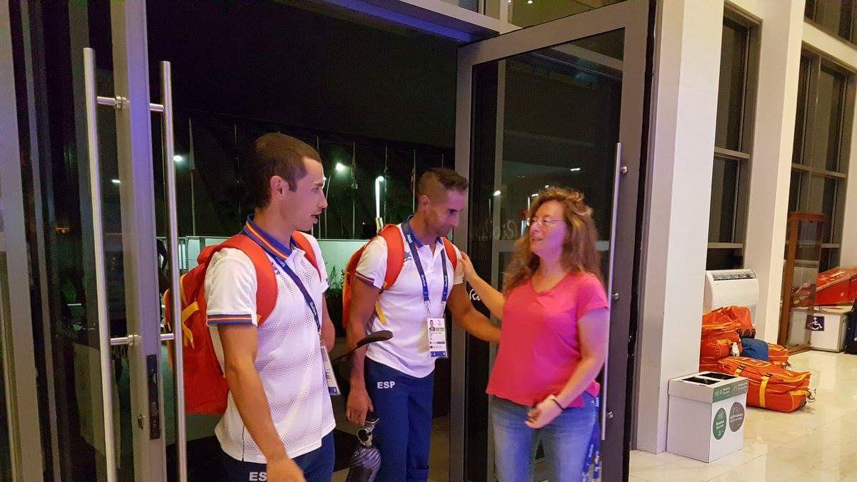 Jairo Ruiz llegando a la villa olímpica para entrenar.