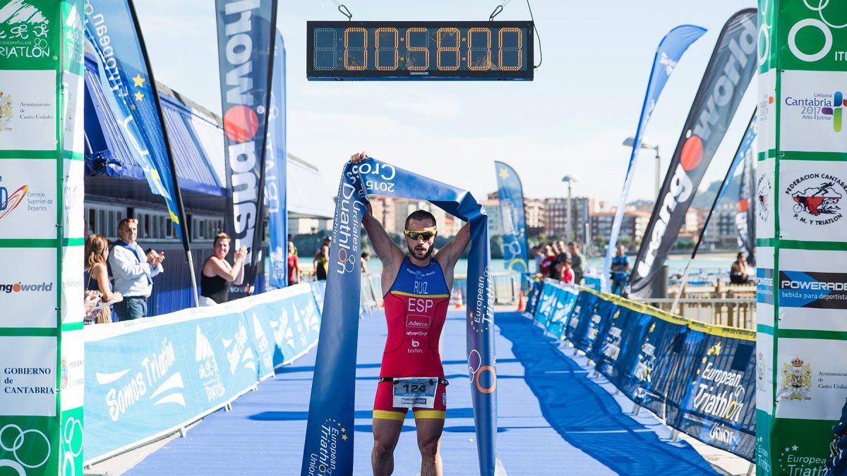 Jairo llegando a la línea de meta en el Campeonato de Europa.