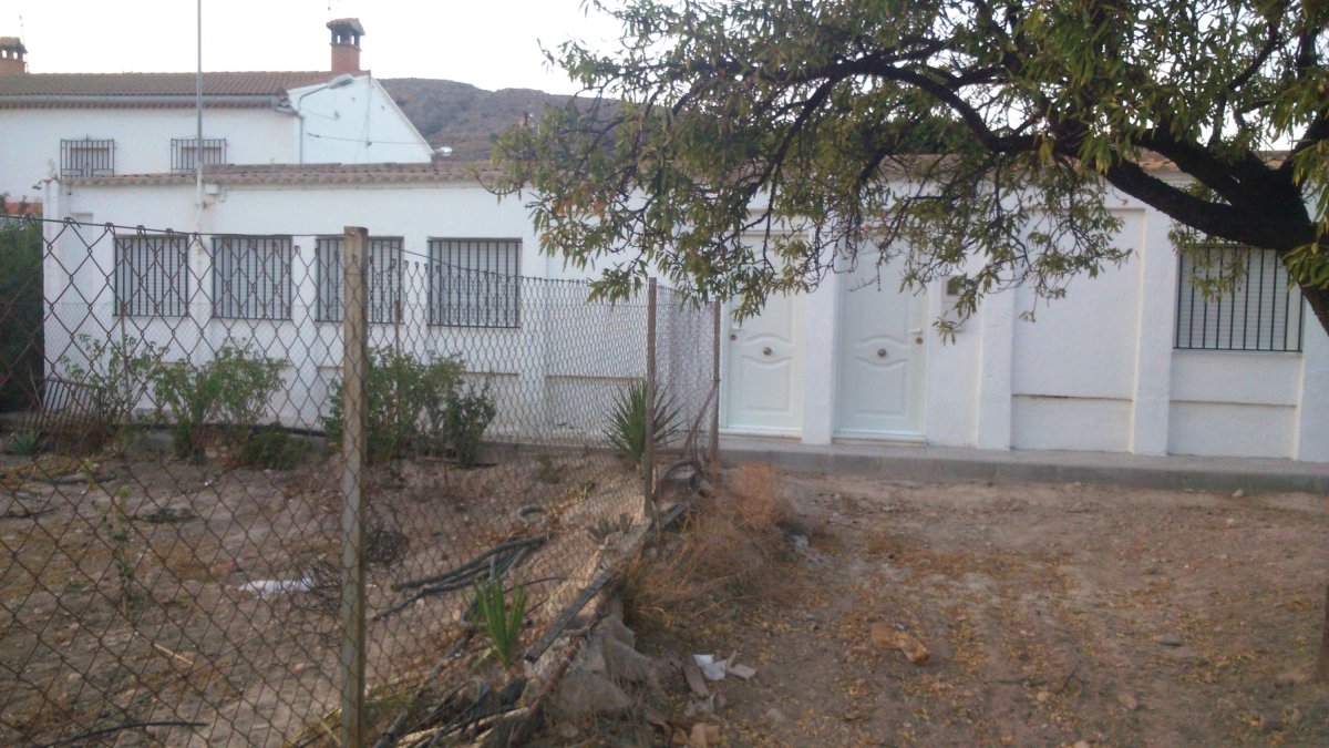 Imagen del colegio Lusor y de las clases antiguas