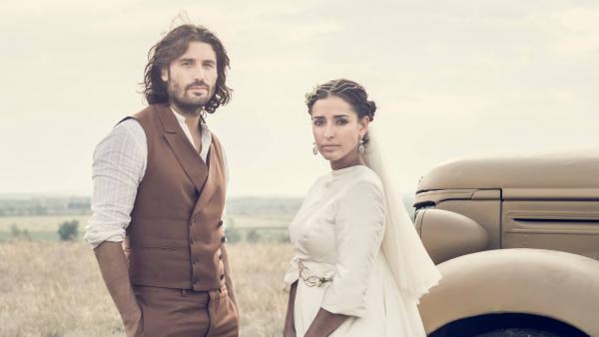 Álex García e Inma Cuesta en una imagen de ‘La novia’.