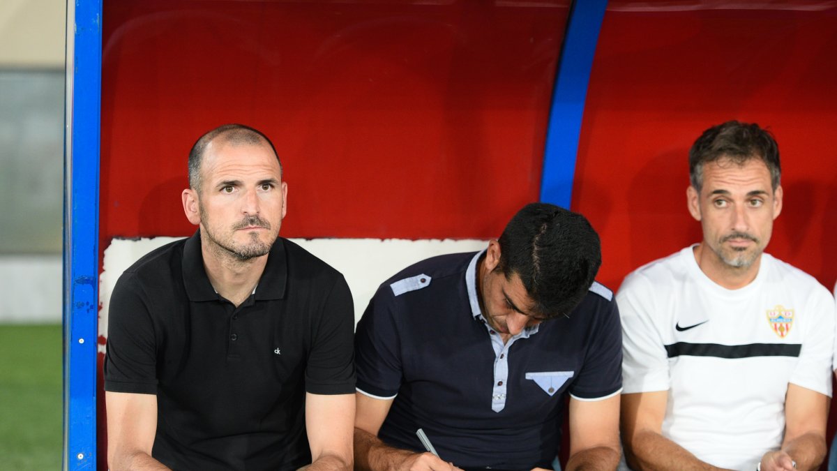 Soriano en el banquillo junto a Juanito y Cabellud.