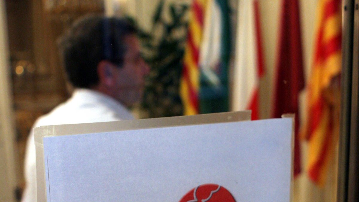 Cartel que informa sobre el acceso a una zona sin humo.