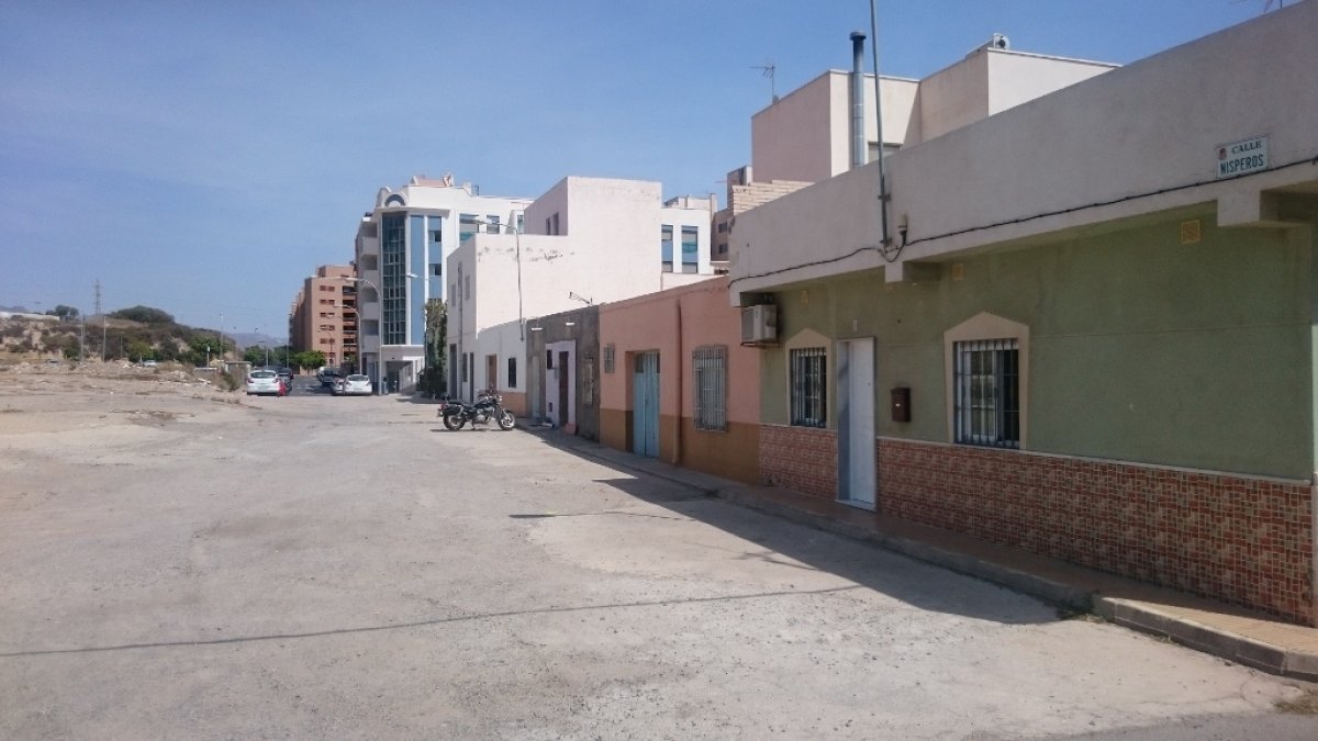 Imagen de la calle Nísperos en el barrio de El Eucalipto.