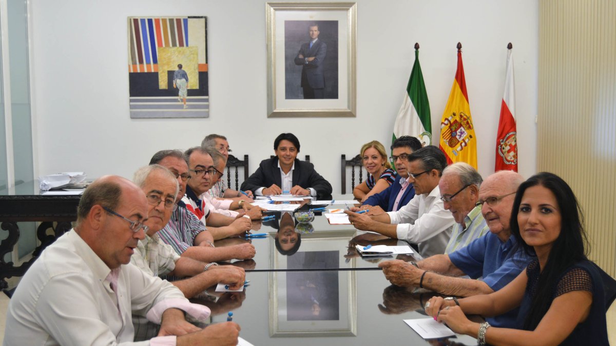 Reunión del jurado que ha otorgado el Capote de Paseo de la Feria a ‘El Juli’.