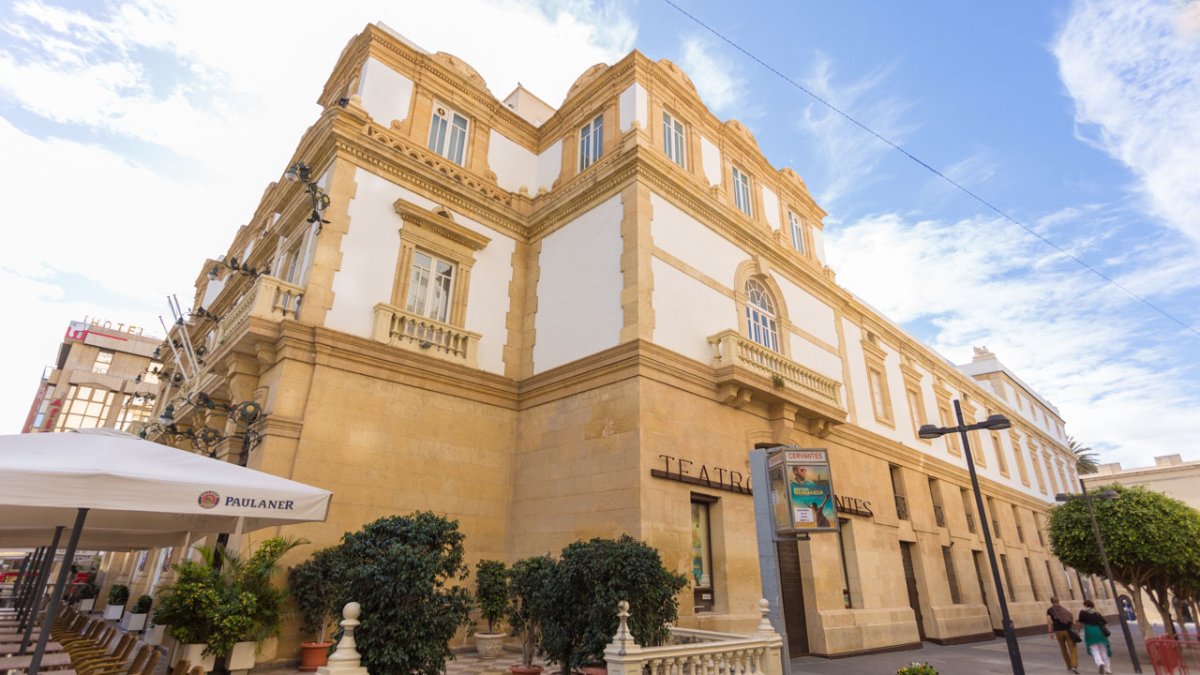 Fachada del Teatro Cervantes.