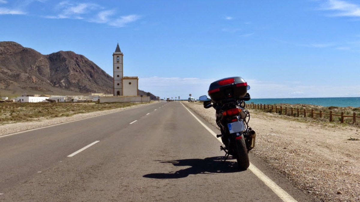 Cabo de Gata, una joya también para los moteros