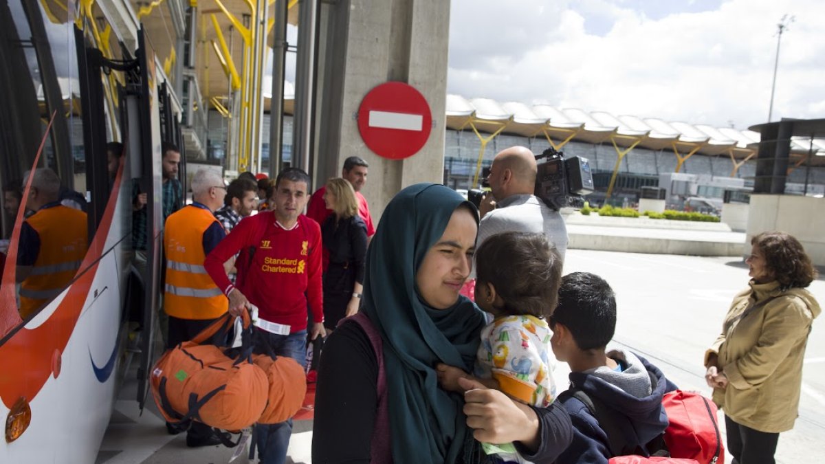 Refugiados sirios aterrizan en el Aeropuerto de Barajas procedentes de Grecia, en una imagen del 30 de mayo