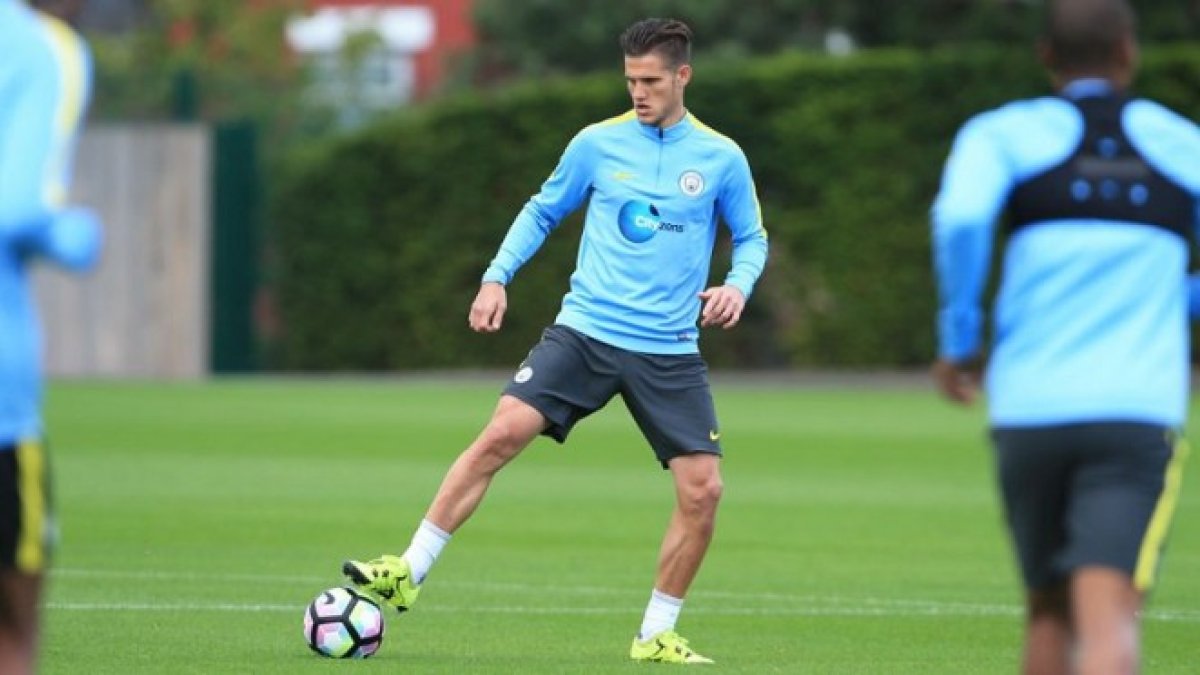 El jugador llega cedido del Manchester City.