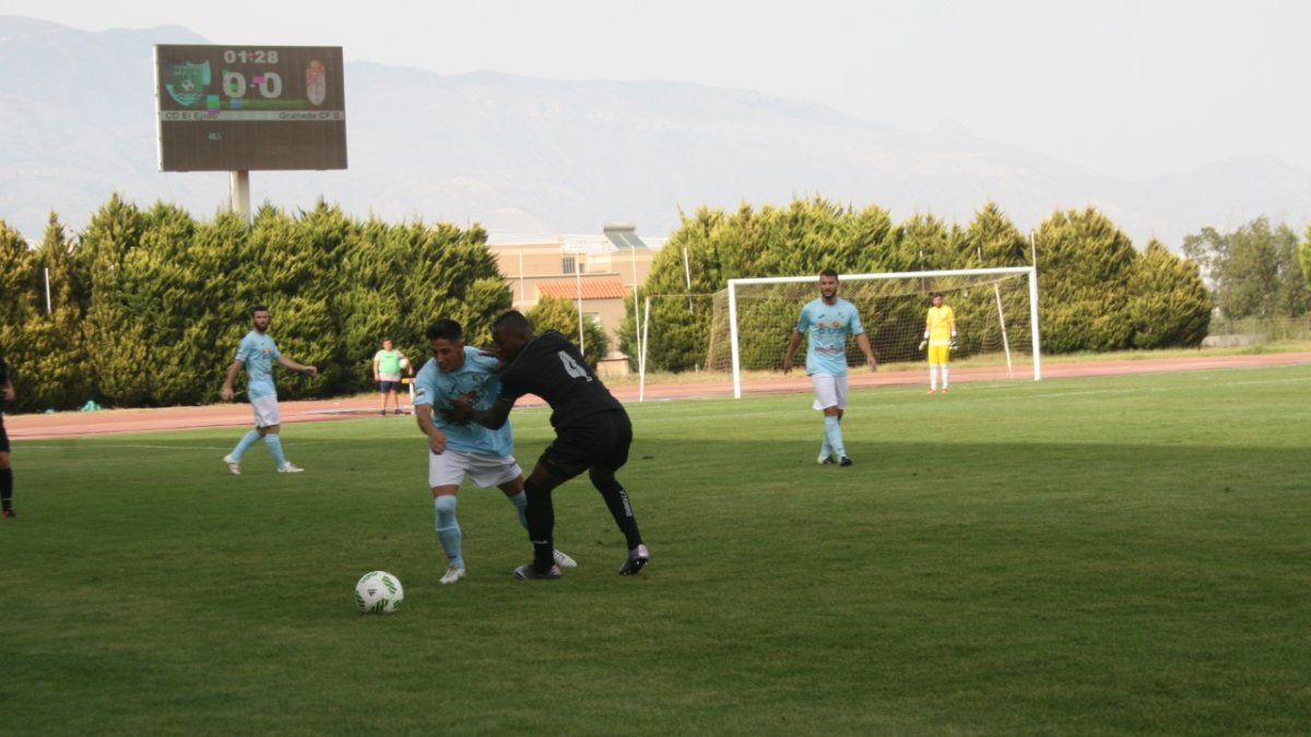 Javilillo en el partido frente al Granada B.