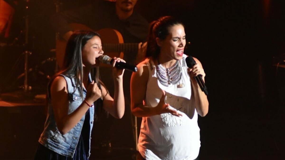 Mar Hernández junto a India Martínez.