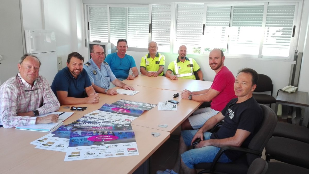 Guardia Civil de Tráfico y Policía Local lo ultiman todo.