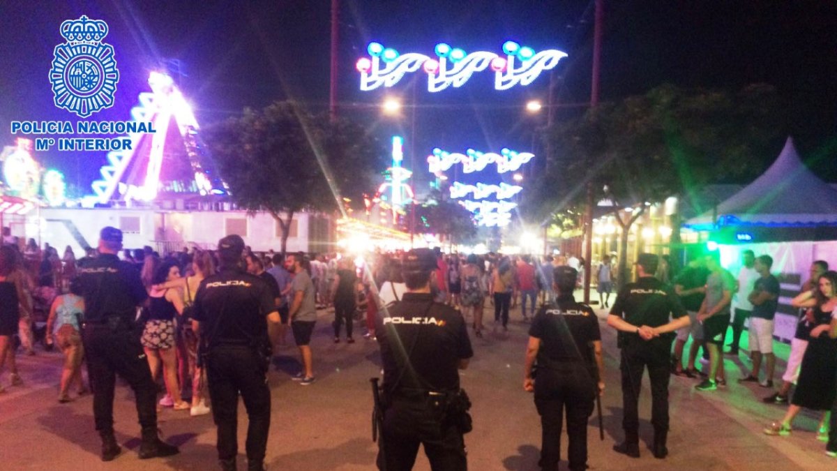 Agentes de la Policía Nacional en el Recinto Ferial.