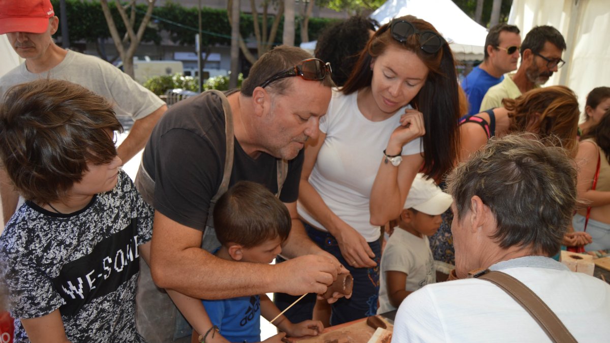 El barro y la alfarería, una diversión para grandes y pequeños.