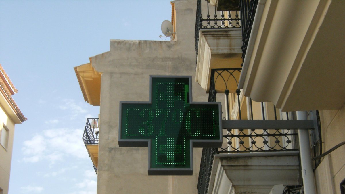 Distintivo farmacéutico en la provincia.