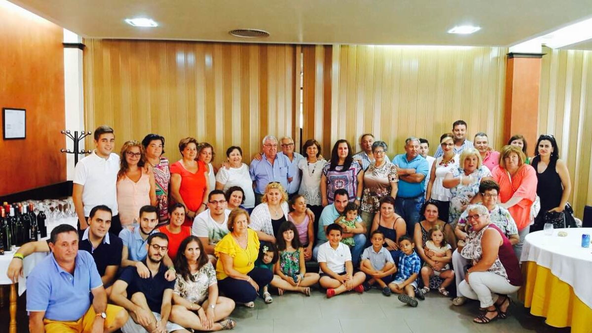Imagen al completo de la familia Núñez.