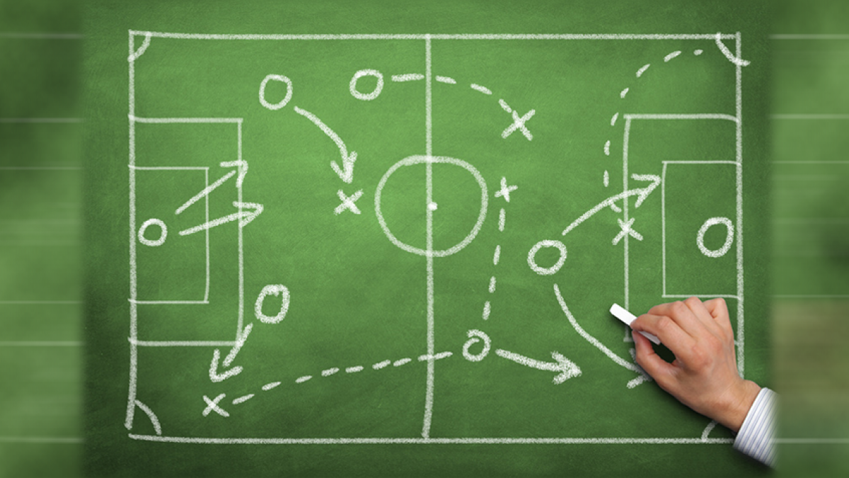 La pizarra en el fútbol es clave.