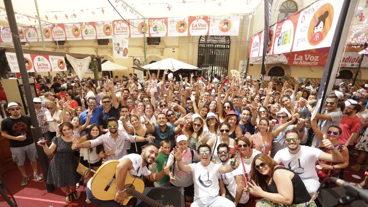 Imagen del ambiente del ambigú de La Voz -La Bodeguilla Marqués de Heredia durante la actuación de ‘Noches de Candela’.
