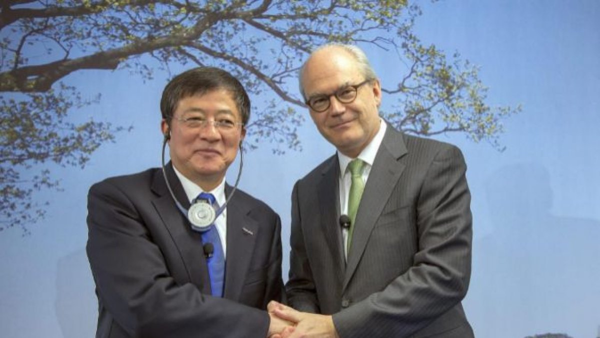 Los presidentes de ChemChina y Syngenta sellan el acuerdo