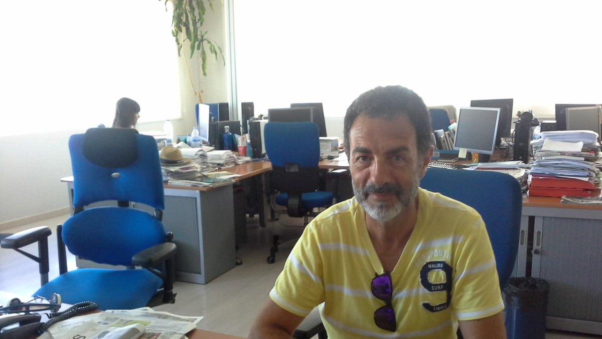 Miguel Lorente en la redacción de La Voz de Almería.
