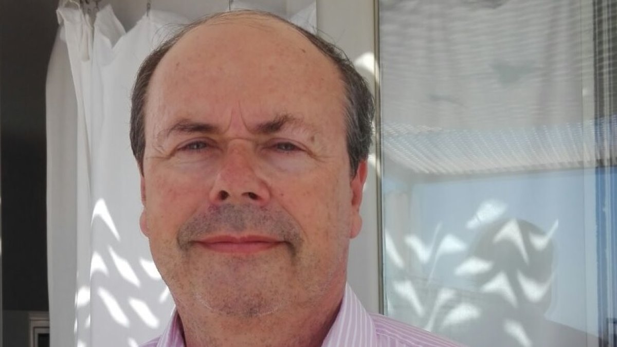 Cayetano Aranda, en su refugio de Carboneras.