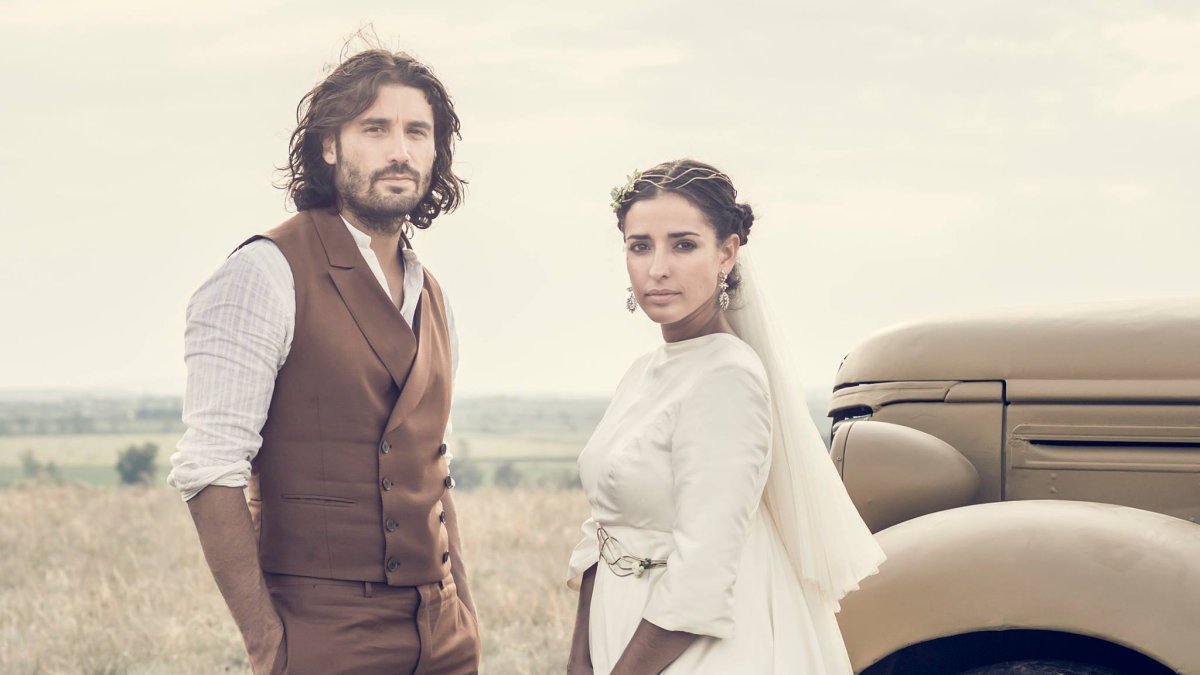 Álex García e Inma Cuesta en una imagen de ‘La novia’, de Paula Ortiz.