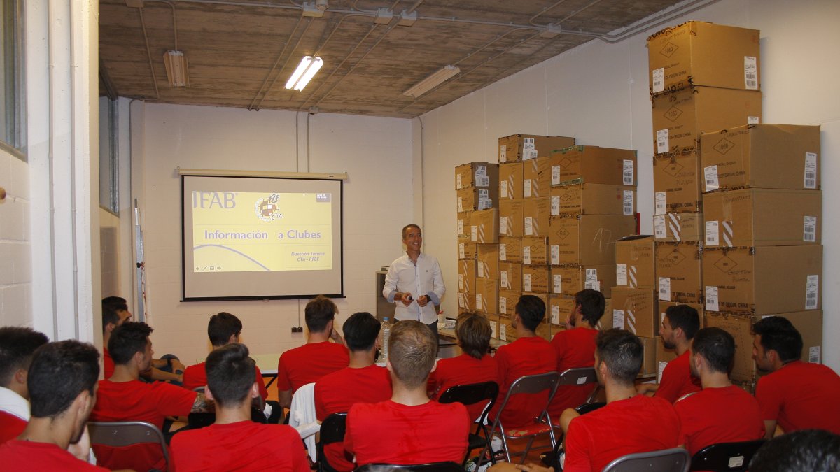 Clase magistral de Borbalán al Almería.