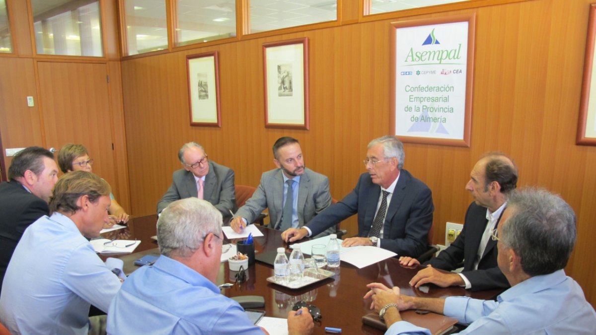Reunión del delegado de Economía con los empresarios de Asempal