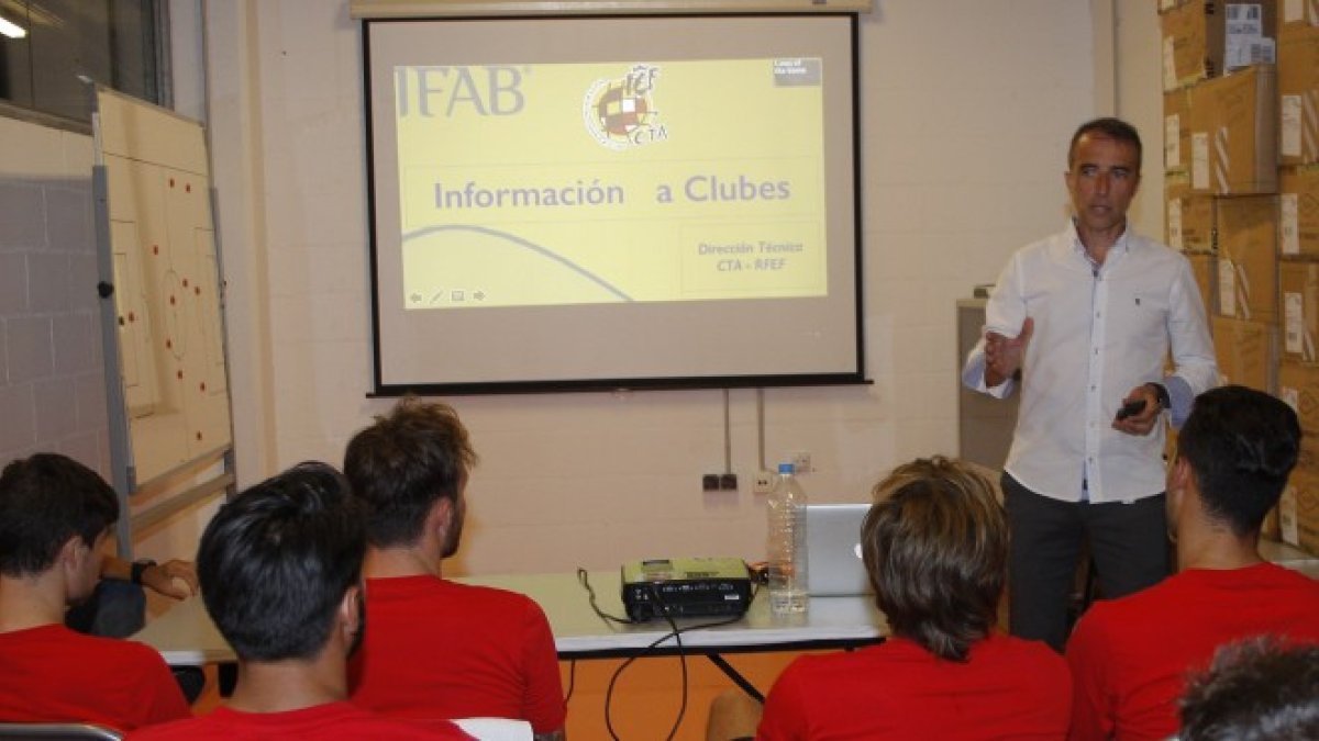 Reunión de Borbalán con los jugadores.