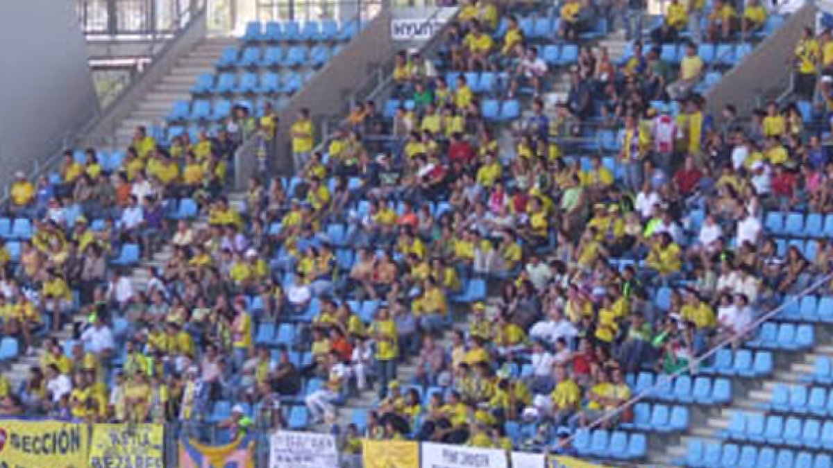 Afición del Cádiz en Almería.