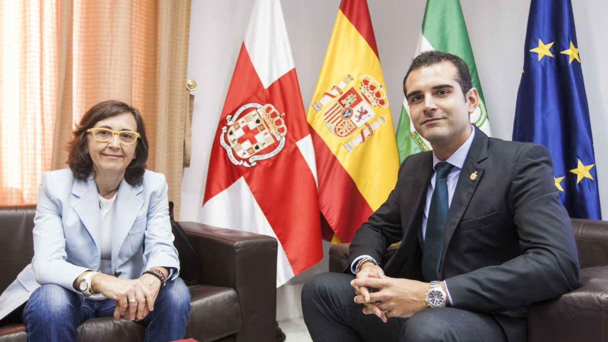 La consejera Rosa Aguilar y el alcalde de Almería, Ramón Fernández-Pacheco.