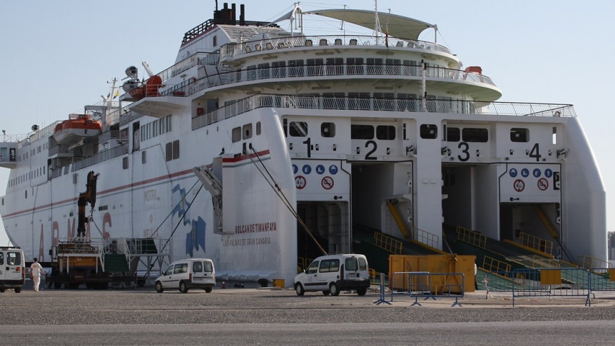 Una embarcación de la Operación Paso del Estrecho.