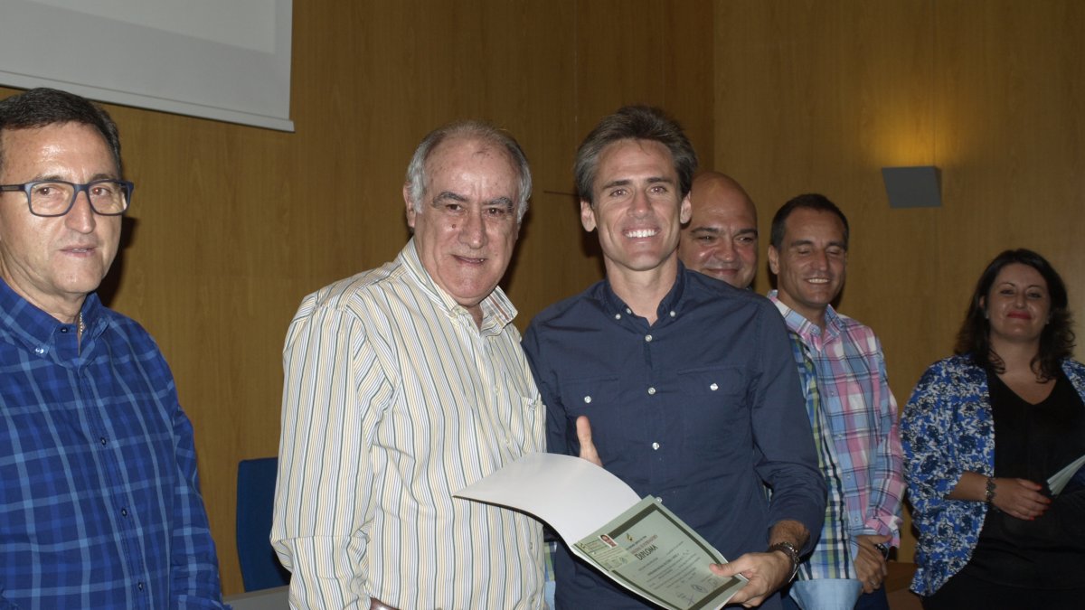 Corona ha recibido toda la enseñanza de Martín Doblado.