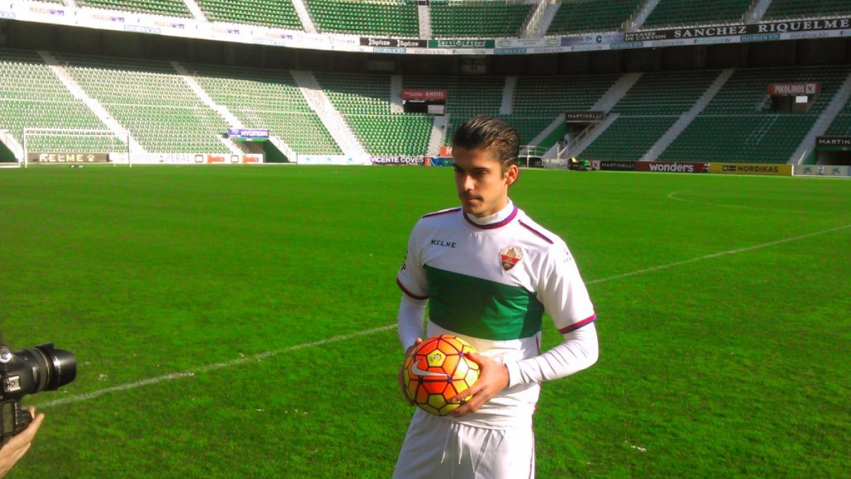 Noblejas en su presentación con el Elche.