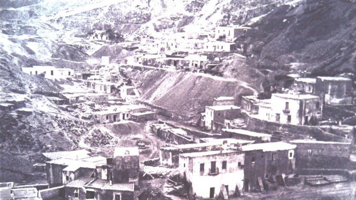 Estado de las Minas de Sierra Almagrera, entre 1874 y 1875, donde trabajaban y residían los mineros.