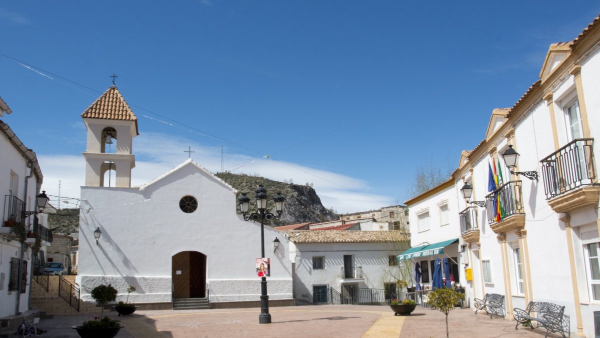 La plaza de Alcóntar es el lugar elegido para bailar y bailar durante el 17 y el 18.