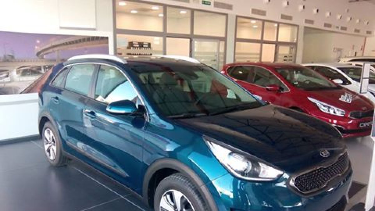 El nuevo Kia Niro en las instalaciones de Automóviles Robe.