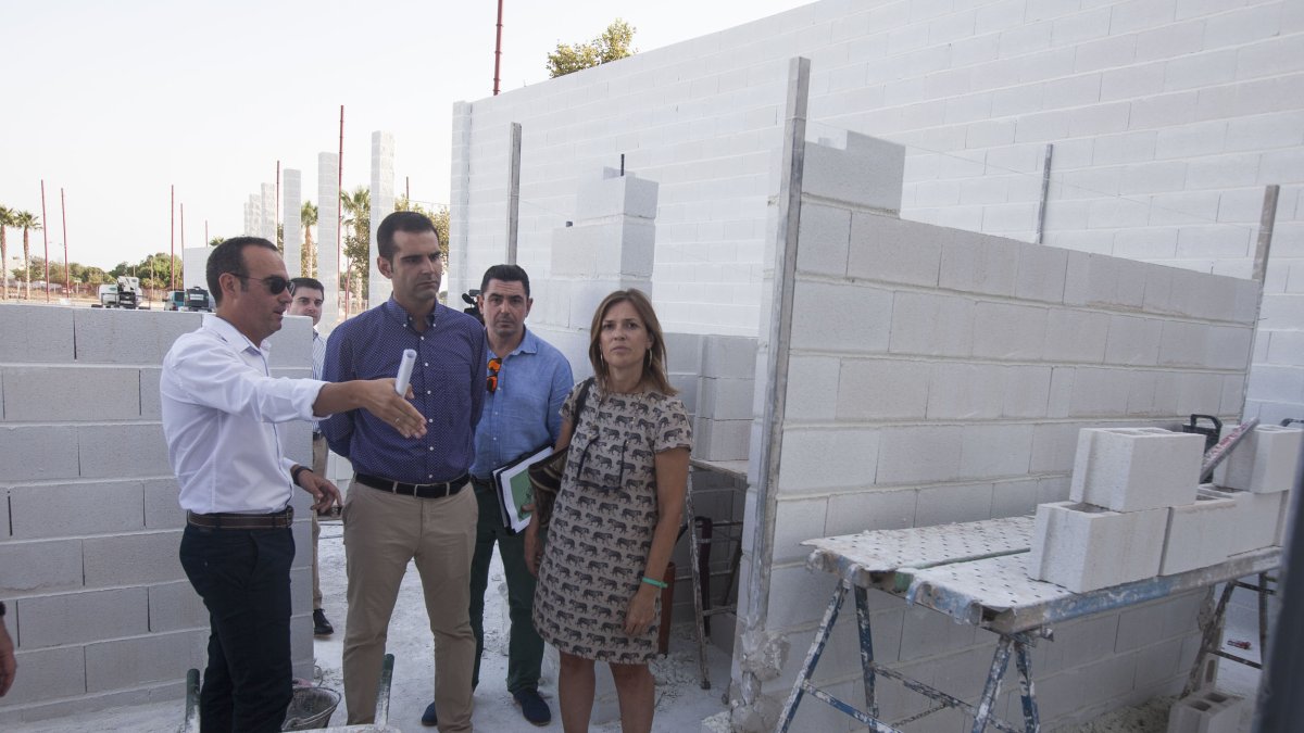 Imagen de la visita del alcalde a las obras del recinto de concier