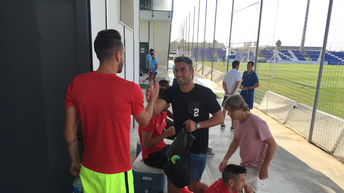 Trujillo saluda a Iago Díaz.