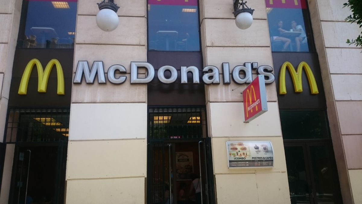 Restaurante de comida rápida en el Paseo de Almería.