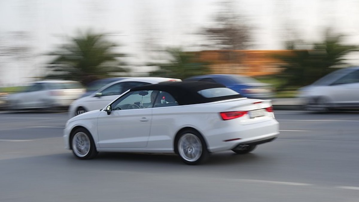 Los vehículos de color blanco son los que más visitan el taller de chapa y pintura, según un estudio.