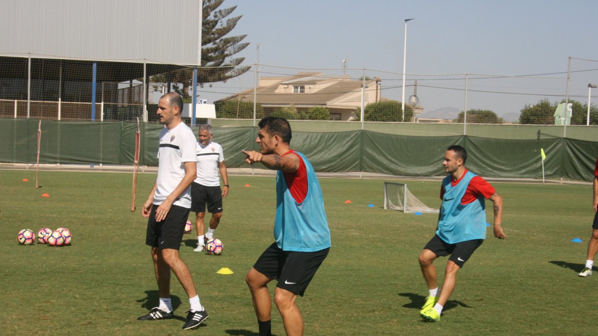 Fernando Soriano en el entrenamiento de Pinatar.
