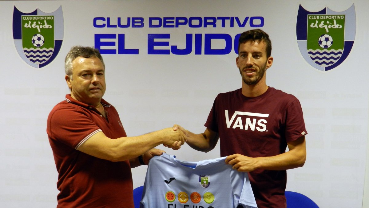 Ilusionado durante su presentación oficial.