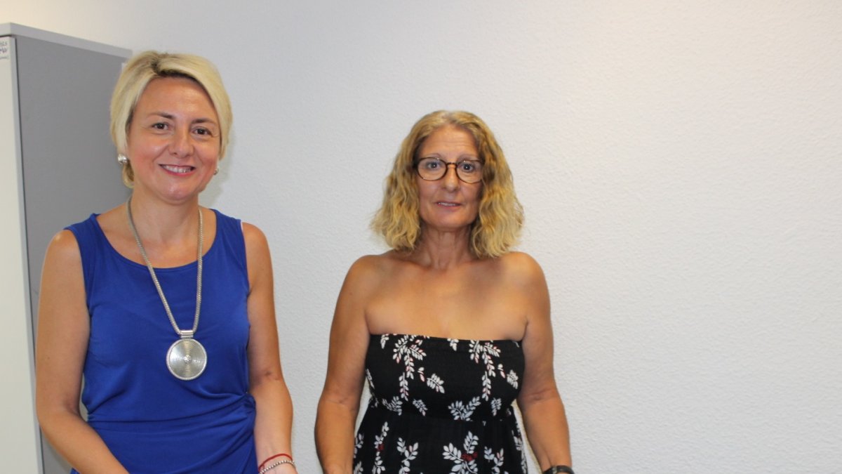 Las concejalas, con el nuevo proyecto.