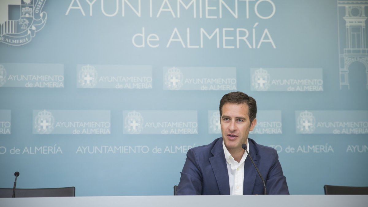 El concejal Miguel Ángel Castellón en rueda de prensa.