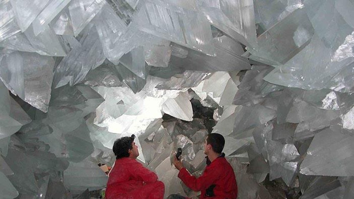 Vista del interior de la geoda gigante de Pulpí.