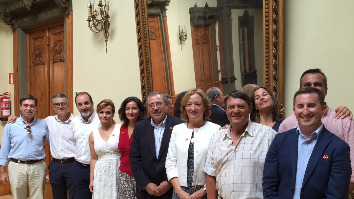 Miembros de Hortyfruta con representantes de la Consejería de Agricultura