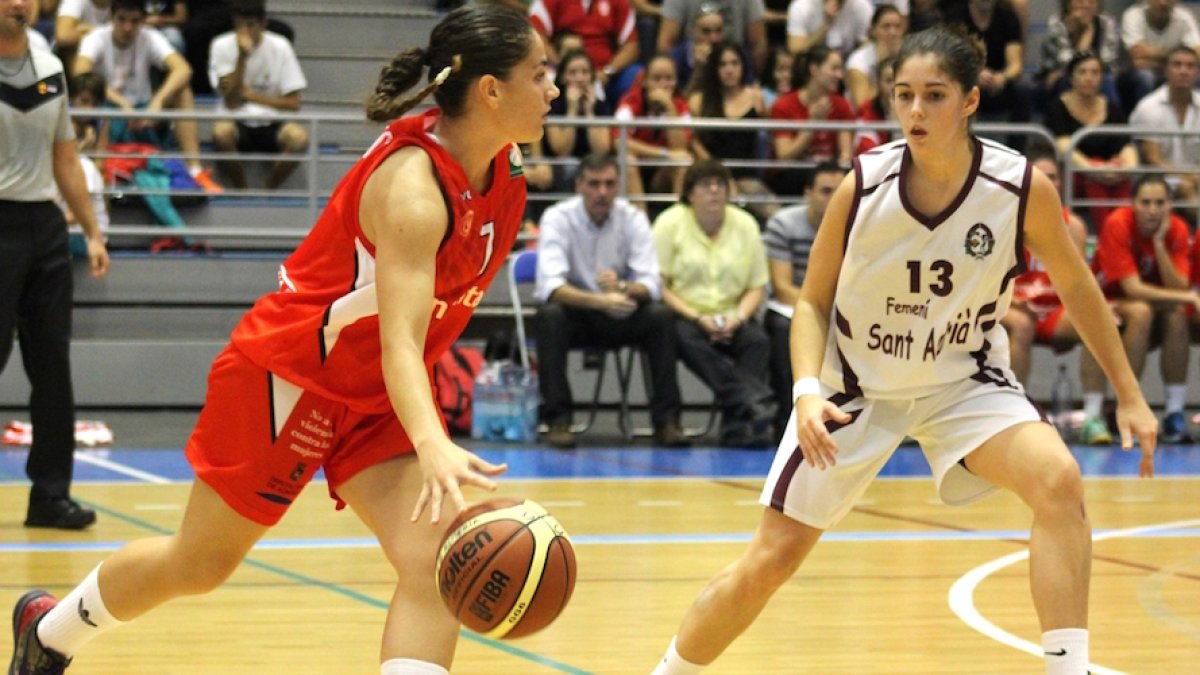 Almería sigue peleando su plaza en la Liga 2.