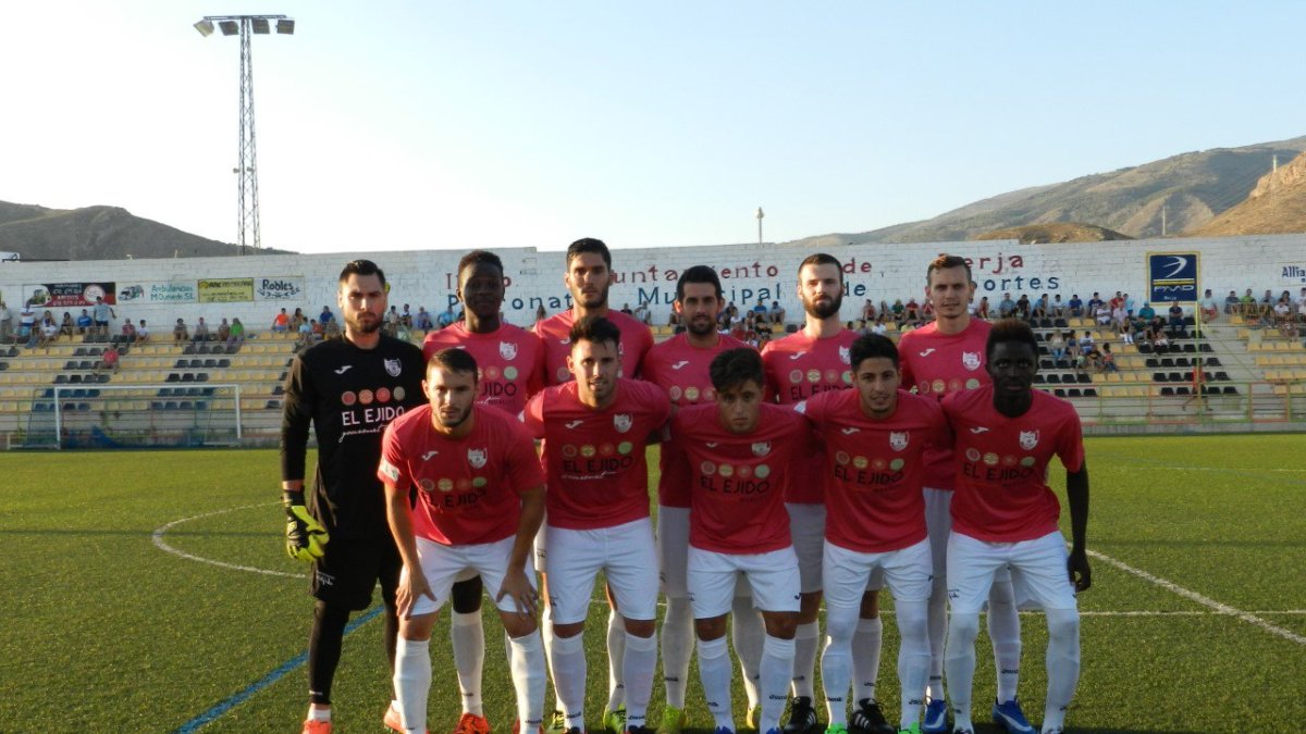 El primer once de verano del CD El EJido.