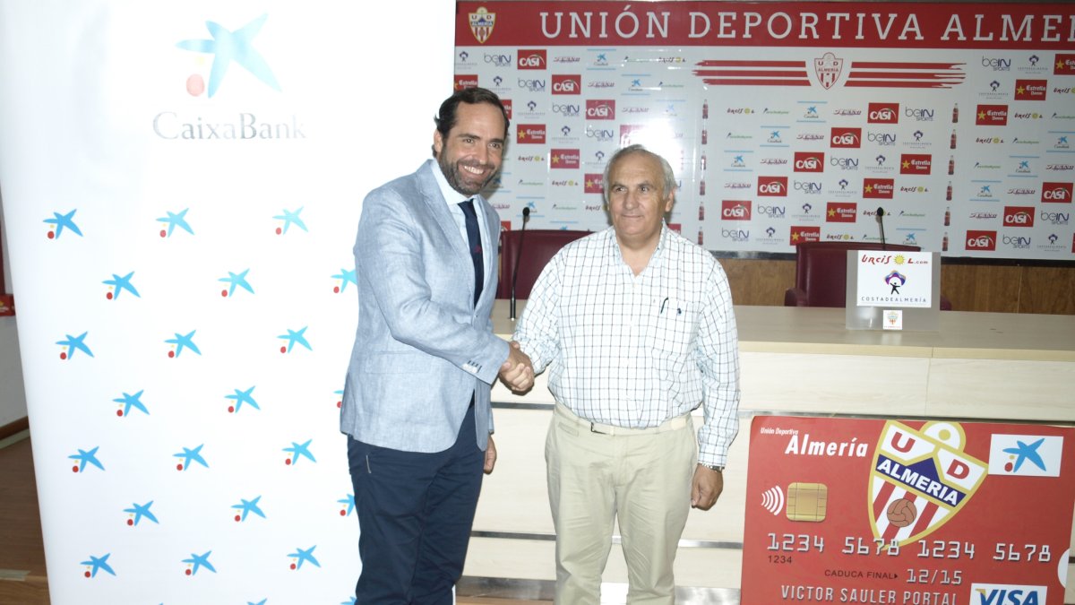Jesús Vega y Alfonso García en la firma del convenio.